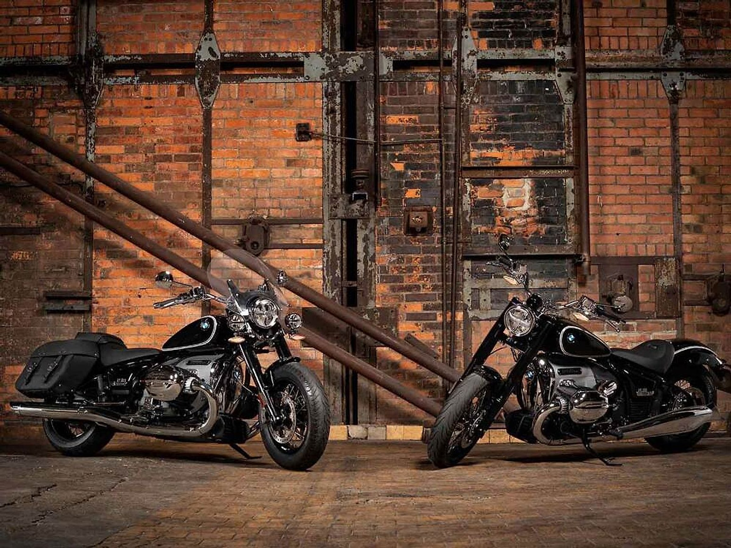 Cruiser BMW R 18 v detailu, boxer motor s chromovanými prvky