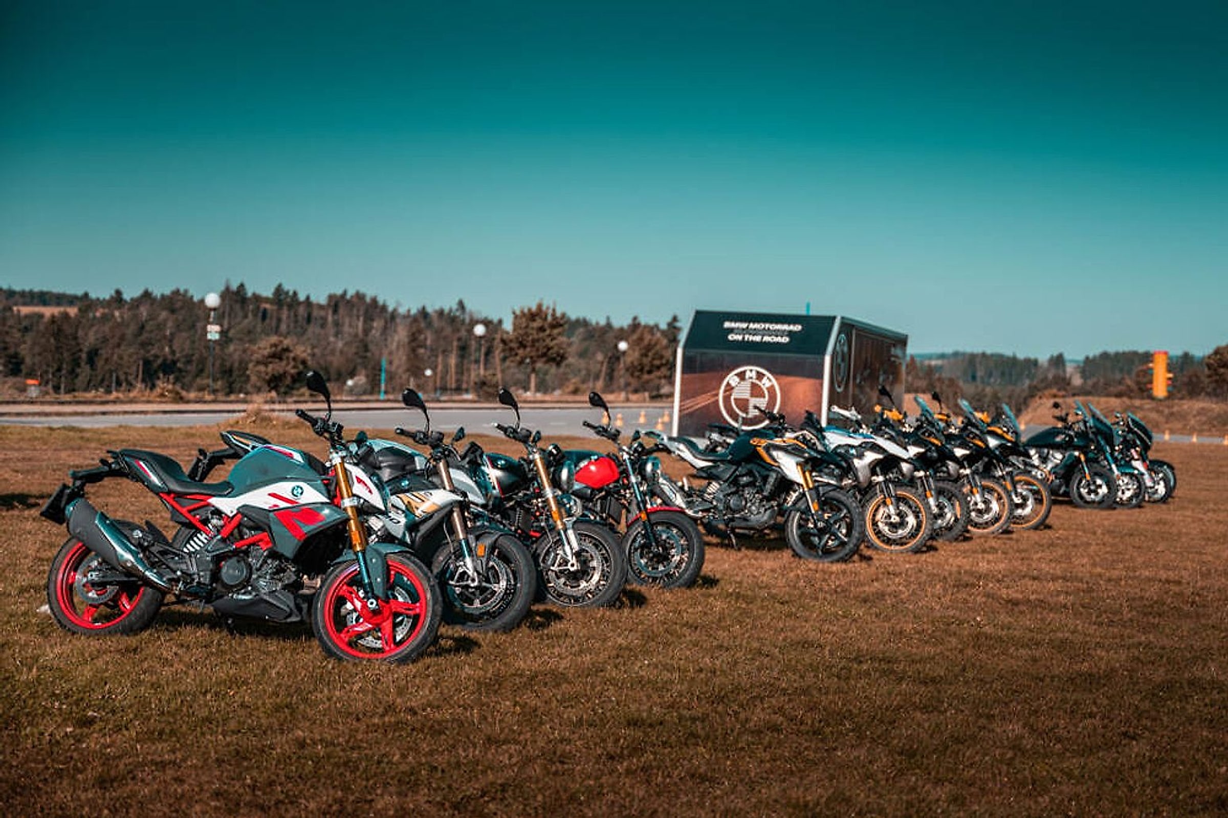 Endurová BMW GS připravená na expedici